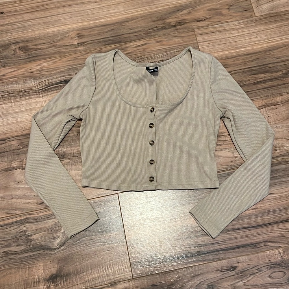 SHEIN Women’s Tan Button up crop top Size XS